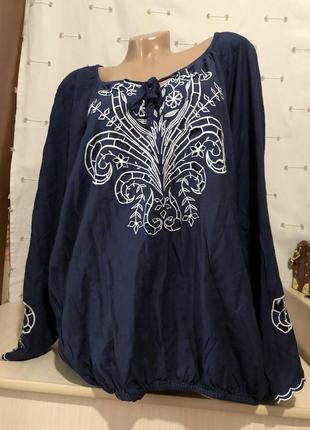 Блузка з вишивкою