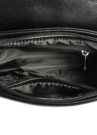 Маленькая замшевая сумка через плечо черная с клапаном4 фото