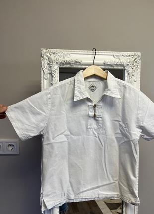 Белая футболка с воротничком широкое поло 4-5р футболка для парня белая стильное поло с древесными пуговицами