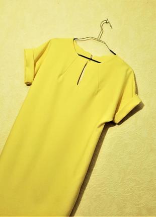 Красивое жёлтое платье женское прямое с карманами короткие цельные рукава спинка на молнии3 фото