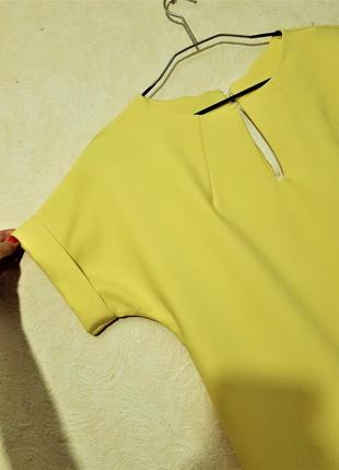 Красивое жёлтое платье женское прямое с карманами короткие цельные рукава спинка на молнии4 фото