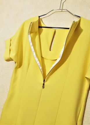 Красивое жёлтое платье женское прямое с карманами короткие цельные рукава спинка на молнии8 фото