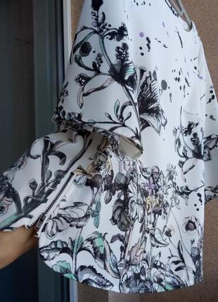Красива блуза в квітковий принт3 фото