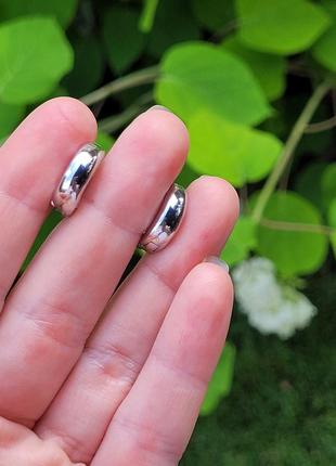 Маленькие серьги кольца бублики