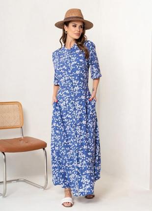 Голубое цветочное платье-рубашка с разрезами
