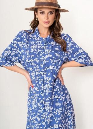 Голубое цветочное платье-рубашка с разрезами4 фото