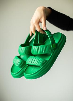 Жіночі шльопанці в стилі crocs зелені арт 1176