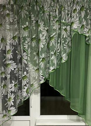 Тюль на кухню зеленого цвета с цветами