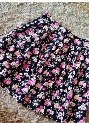 Коротка спідниця у квіти