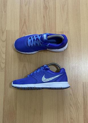 Жіночі кросівки nike revolution eu