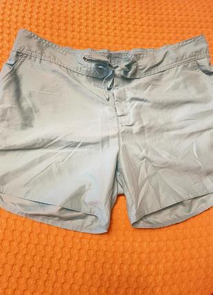 Легкі шорти.