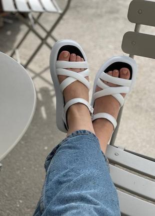 Стильні босоніжки з натуральної шкіри