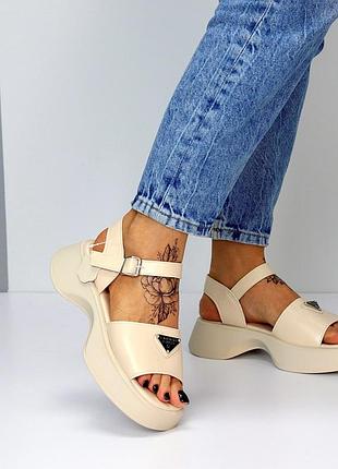 Кожаные босоножки