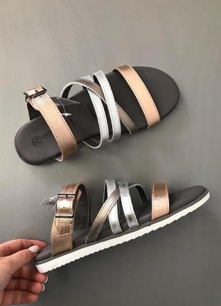 Шкіряні босоніжки esmara