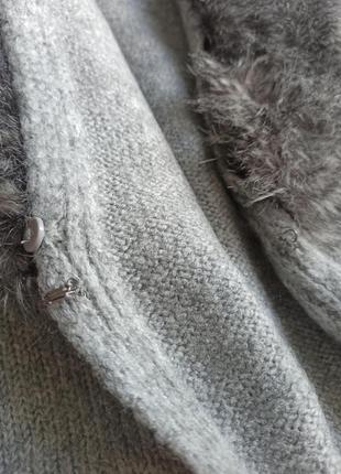 Красивий кардиган/ жилет/накидка з пристебним штучним хутром10 фото