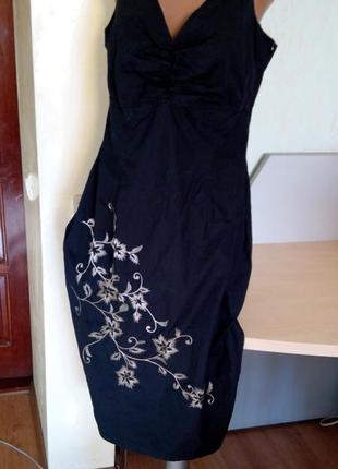 Черное легкое платье с шикарной вышивкой по подолу2 фото