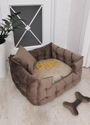 Лежак с бортами для собак и кошек 90х60 см коричневый велюр, подушка, игрушка-кость1 фото