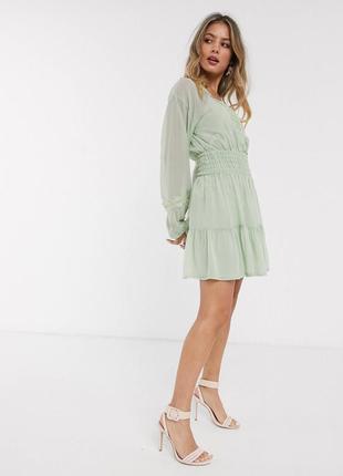 Шалфейно-зеленое короткое приталенное платье с кружевом и сборной  талией asos design6 фото