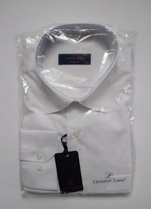 Белая мужская рубашка