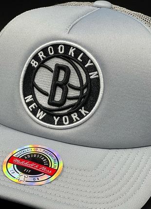 Оригінальна сіра кепка з сіткою mitchell & ness  trucker brooklyn nets2 фото