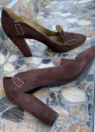 Дуже гарні туфлі з натуральної замші.