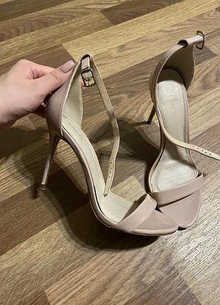 Туфли,босоножки на каблуке шпильке
