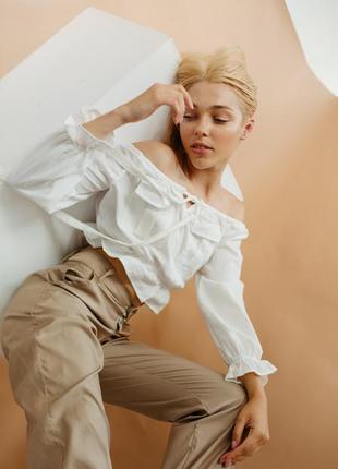 Блузка с открытыми плечами