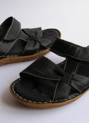 Щлепанці босоніжки шкіряні невагомі.