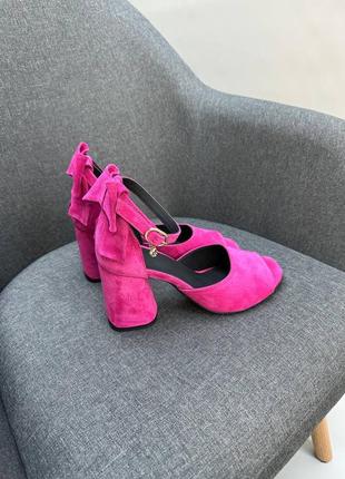 Замшеві босоніжки з бантиком кольору фуксія рожеві малинові на каблуку автоледі