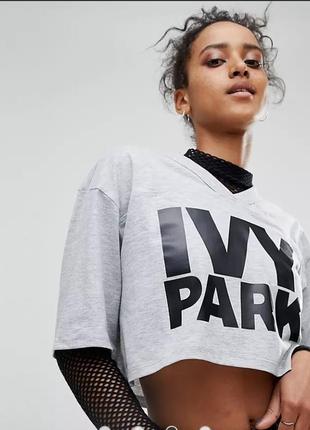 Серый укороченный топ с логотипом ivy park3 фото