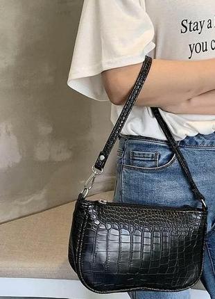 Компактная сумочка багет