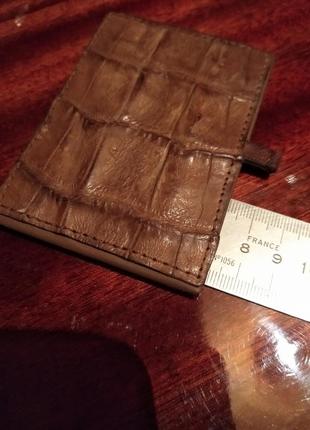 Зеркало. кожа крокодила.