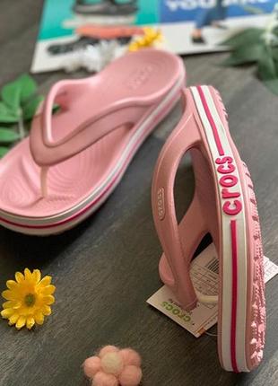 Крокс баябенд фліп вьетнамки рожеві crocs bayaband flip petal pink