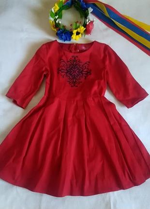 Сукня з вишивкою для дівчинки