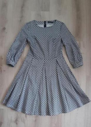 Платье в черно-белый принт