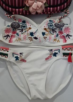 Раздельный купальник с вышивкой на возраст 12/13 лет, 32/34