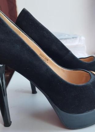 Туфли женские на высоком каблуке