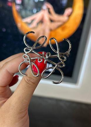 Брендовая брошь