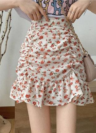 Стильная короткая юбка