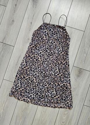 Короткое платье комбинация на тонких бретелях в леопардовый принт
