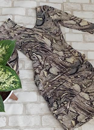 Платье в невероятный принт