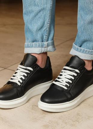 Стильные мужские кеды/кроссовки черные на белой толстой подошве, экозамша, демисезон-мужская обувь2 фото