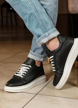 Стильные мужские кеды/кроссовки черные на белой толстой подошве, экозамша, демисезон-мужская обувь1 фото