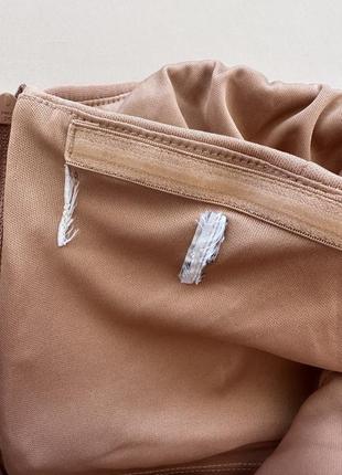 Неопренова кофейна сукня міді на одне плече з високим розрізом на нозі5 фото
