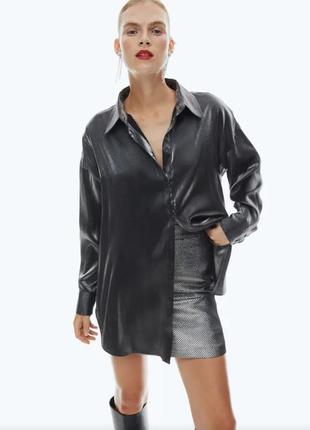 Удлиненная свободная оверсайз блуза рубашка h&m серебристая металлик свободного кроя из вискозы4 фото