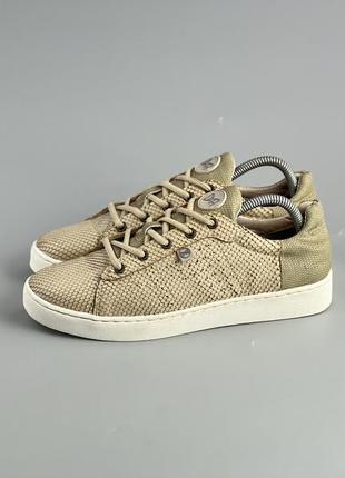 Фірмові шкіряні кросівки