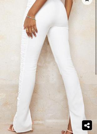 💙💛 мега крутые белые брюки брюки брюки с разрезами внизу prettylittlething3 фото