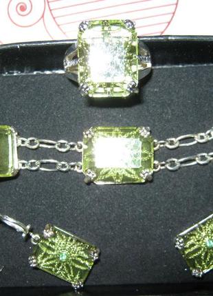 Гарнітур avon сережки, каблучка, браслет із зеленим камінням5 фото