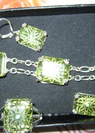 Гарнітур avon сережки, каблучка, браслет із зеленим камінням7 фото