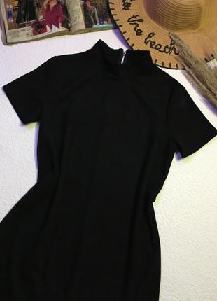 Черное замшевое платье прямого кроя